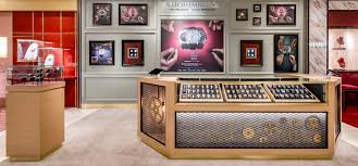 inside shenzhenclocksandwatchesmarket